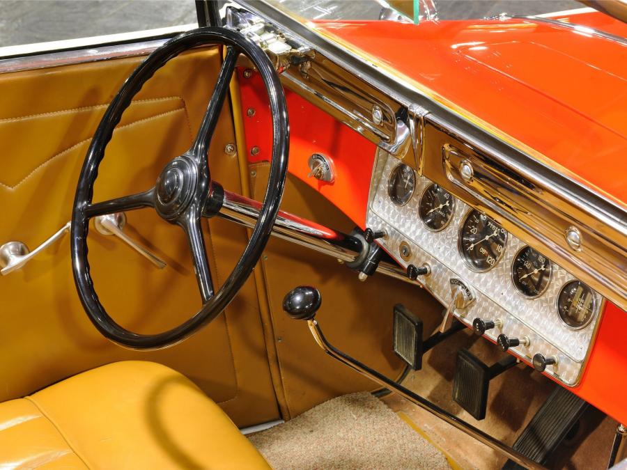 Торпедо Auburn 12-161A Custom Dual Ratio Convertible Coupe 1933 года  (фото 3 из 7)